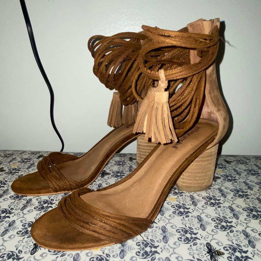 Jeffrey Campbell fringe tassle western style heels size 9